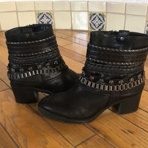 Black boots by Carlos Santana
